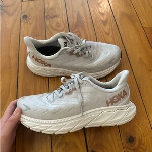 Women’s Toka size 6! So cute! Worn with some marks but still have life in them.